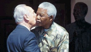 Archive photo of Shimon Peres and Mandela in Johannesburg in 2002