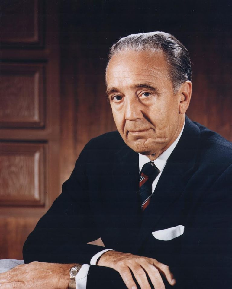 Dr Kurt Debus