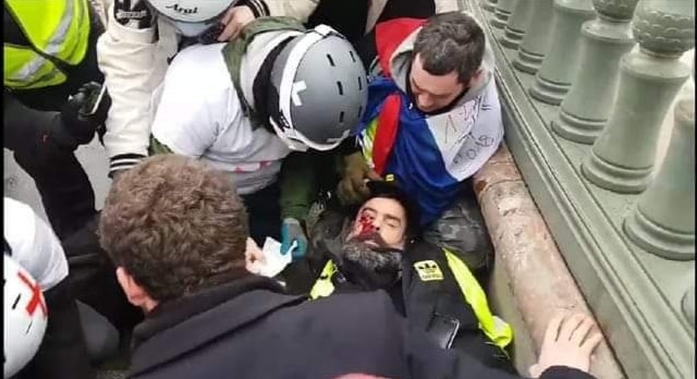 The moment GJ spox, Jerome Rodrigues, is targeted first by a GLIF4 grenade before being hit in the eye by a LBD40 Flashball bullet. Acte XI, 26th January 2019. (Photo: Twitter) Click to enlarge