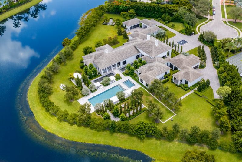 Inside Secret Florida Enclave Luring Celebrities and Billionaires With Unrivaled Privacy, Military Guards—and Incredible Mansions