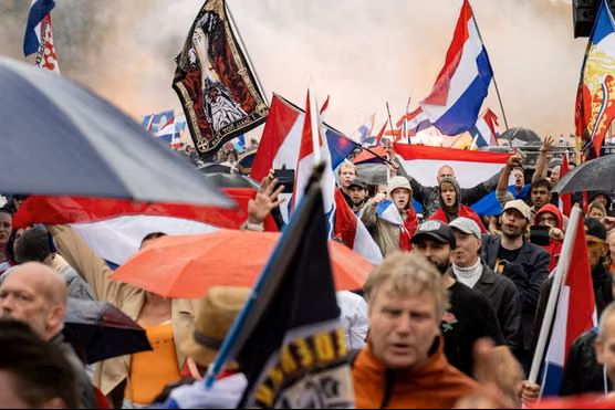 Riot Police SWARM – The Hague Boils Over